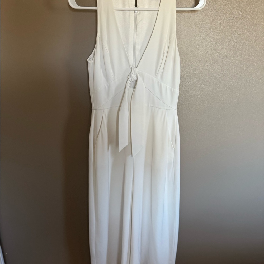 Elegant White Sleeveless Dress